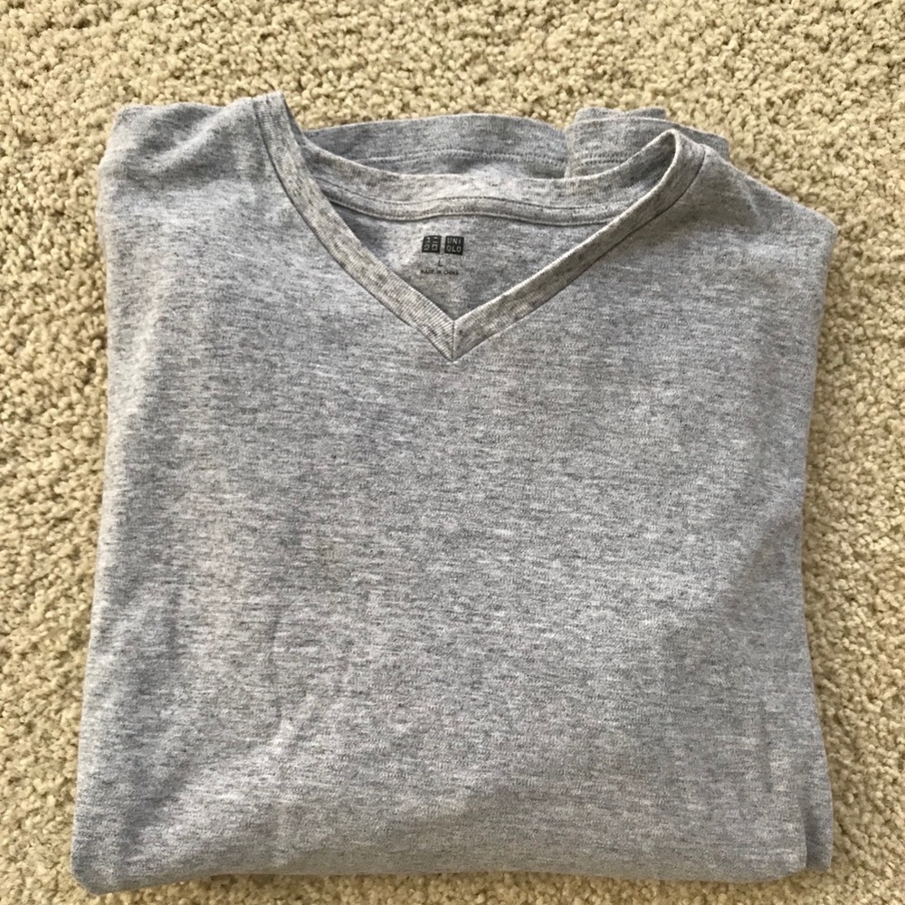 Uniqlo Longsleeve Basic Grey V-neck shirt